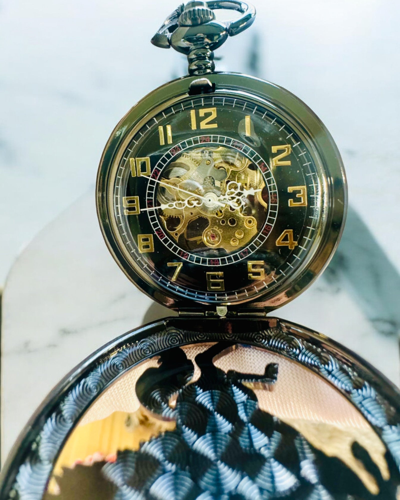 Ceas de buzunar "Equus Tempus" - Negru cu motiv de cal, posibilitate de personalizare cu gravură - cadran negru