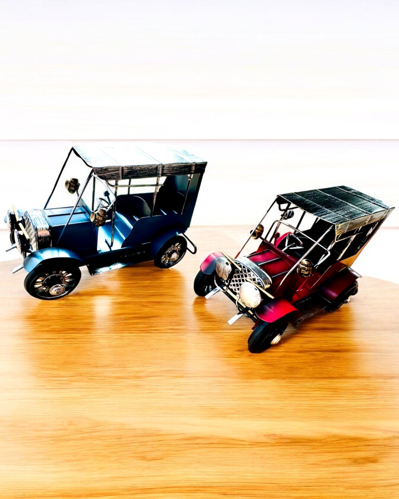 Класична модель автомобіля Retro - три варіанти з опцією гравіювання на подарунок