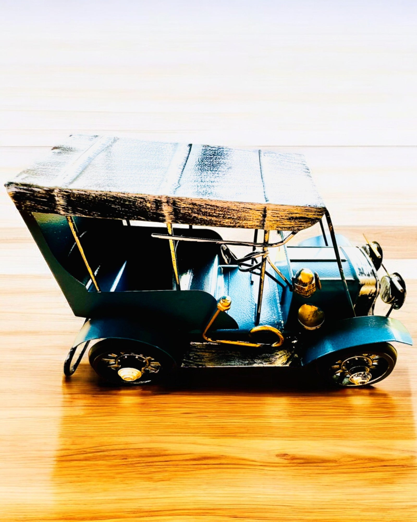 Класична модель автомобіля Retro - три варіанти з опцією гравіювання на подарунок