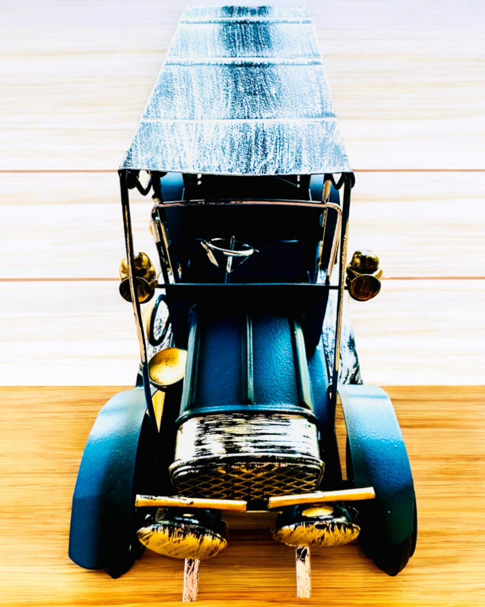 Класична модель автомобіля Retro - три варіанти з опцією гравіювання на подарунок