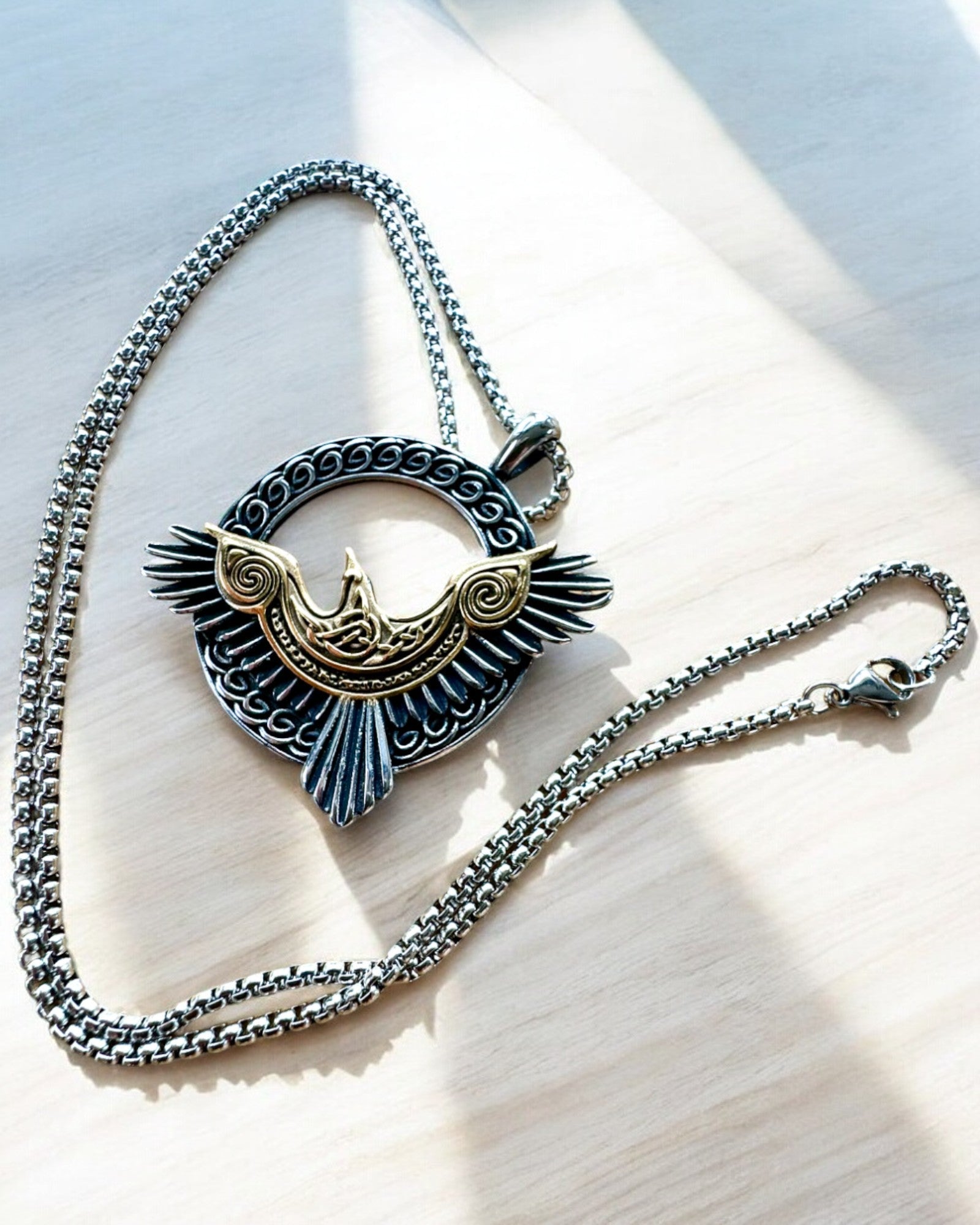 Amulet Stalowego Sokoła - Náhrdelník s gravírováním, inspirovaný keltským uměním, jako dárek