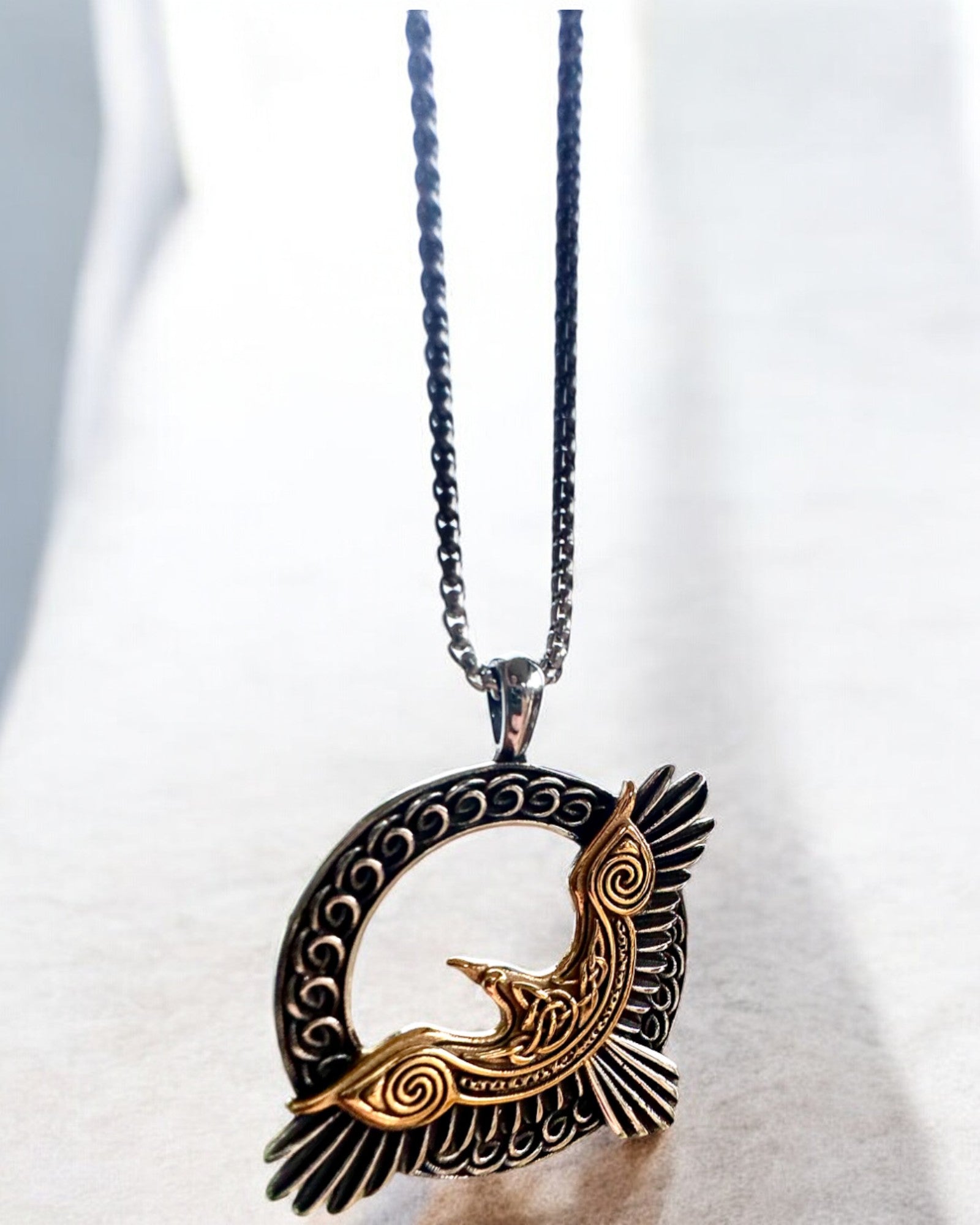 Amulet Stalowego Sokoła - Náhrdelník s gravírováním, inspirovaný keltským uměním, jako dárek