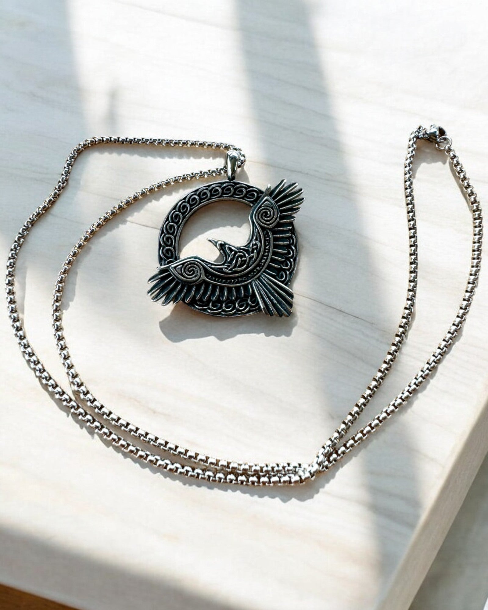 Amulet Stalowego Sokoła - Náhrdelník s gravírováním, inspirovaný keltským uměním, jako dárek