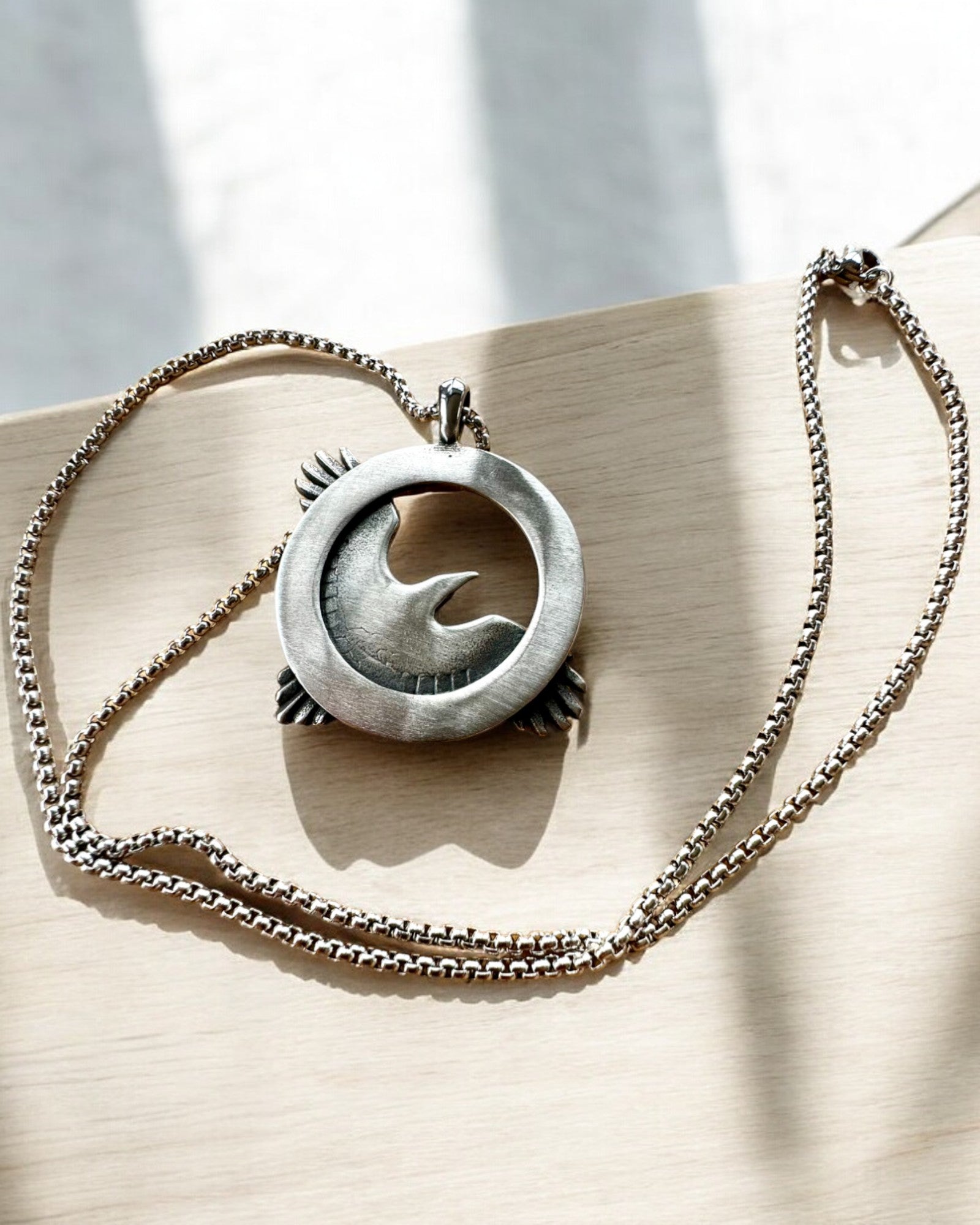 Amulet Stalowego Sokoła - Náhrdelník s gravírováním, inspirovaný keltským uměním, jako dárek