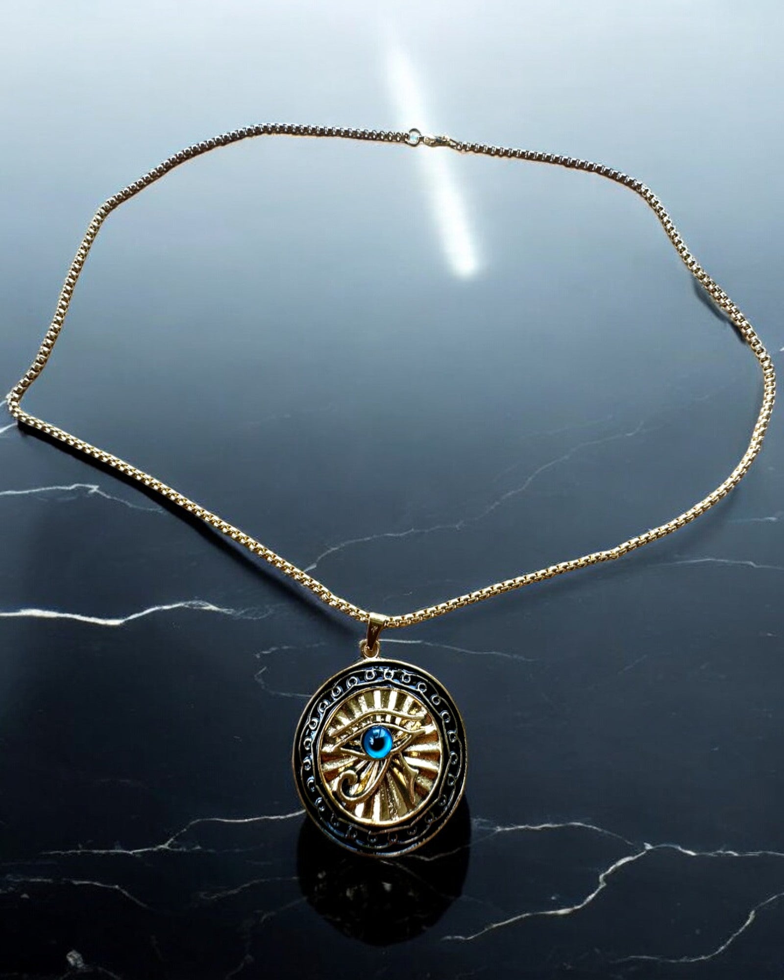 Amulet "Oko Horusa" - Elegance a Ochrana, možnost personalizace gravírováním jako dárek