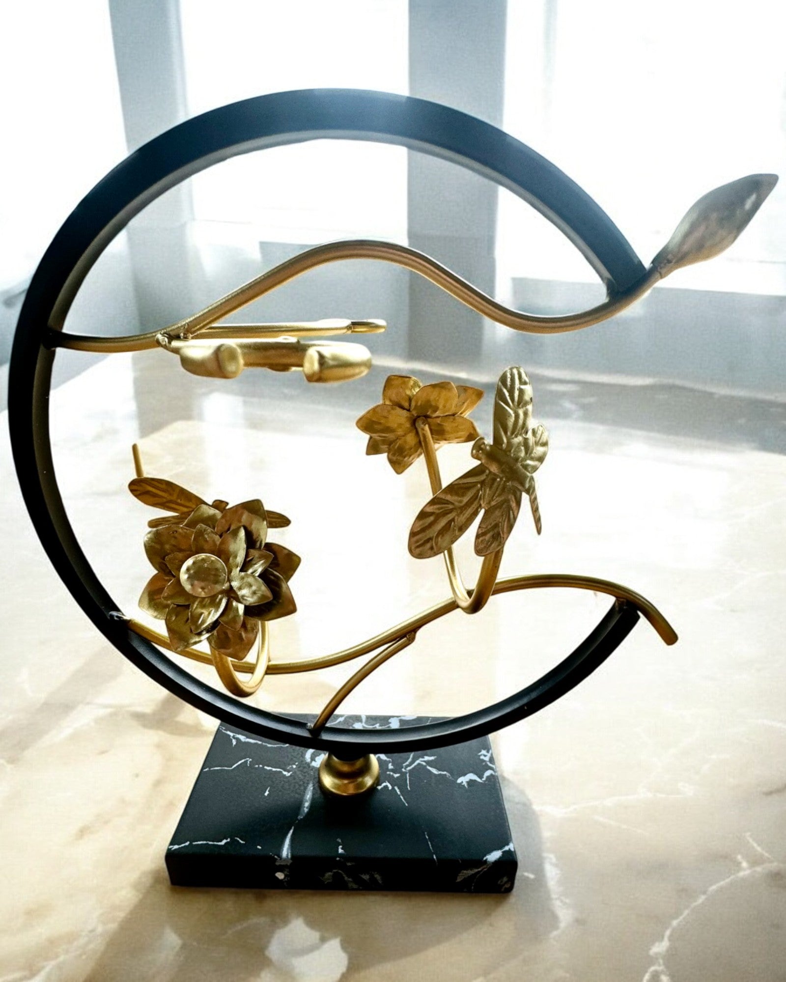 Стійка "Елегантна Комаха" - для пляшки вина та келихів, висота 33 см, можливість персоналізації гравіюванням на подарунок