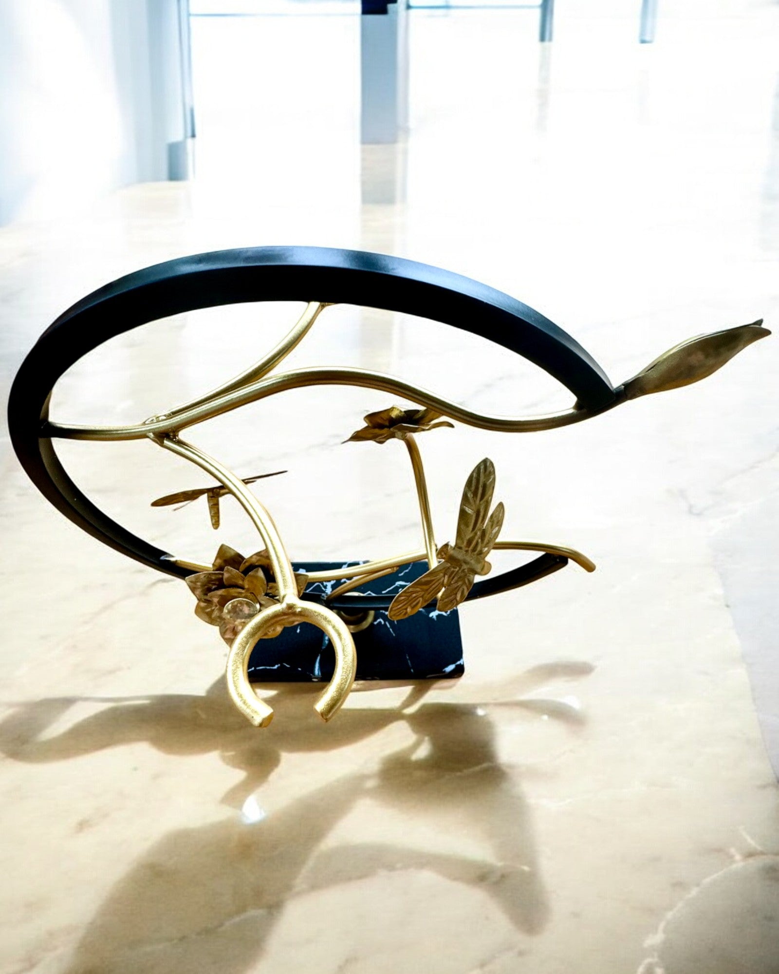 Стійка "Елегантна Комаха" - для пляшки вина та келихів, висота 33 см, можливість персоналізації гравіюванням на подарунок