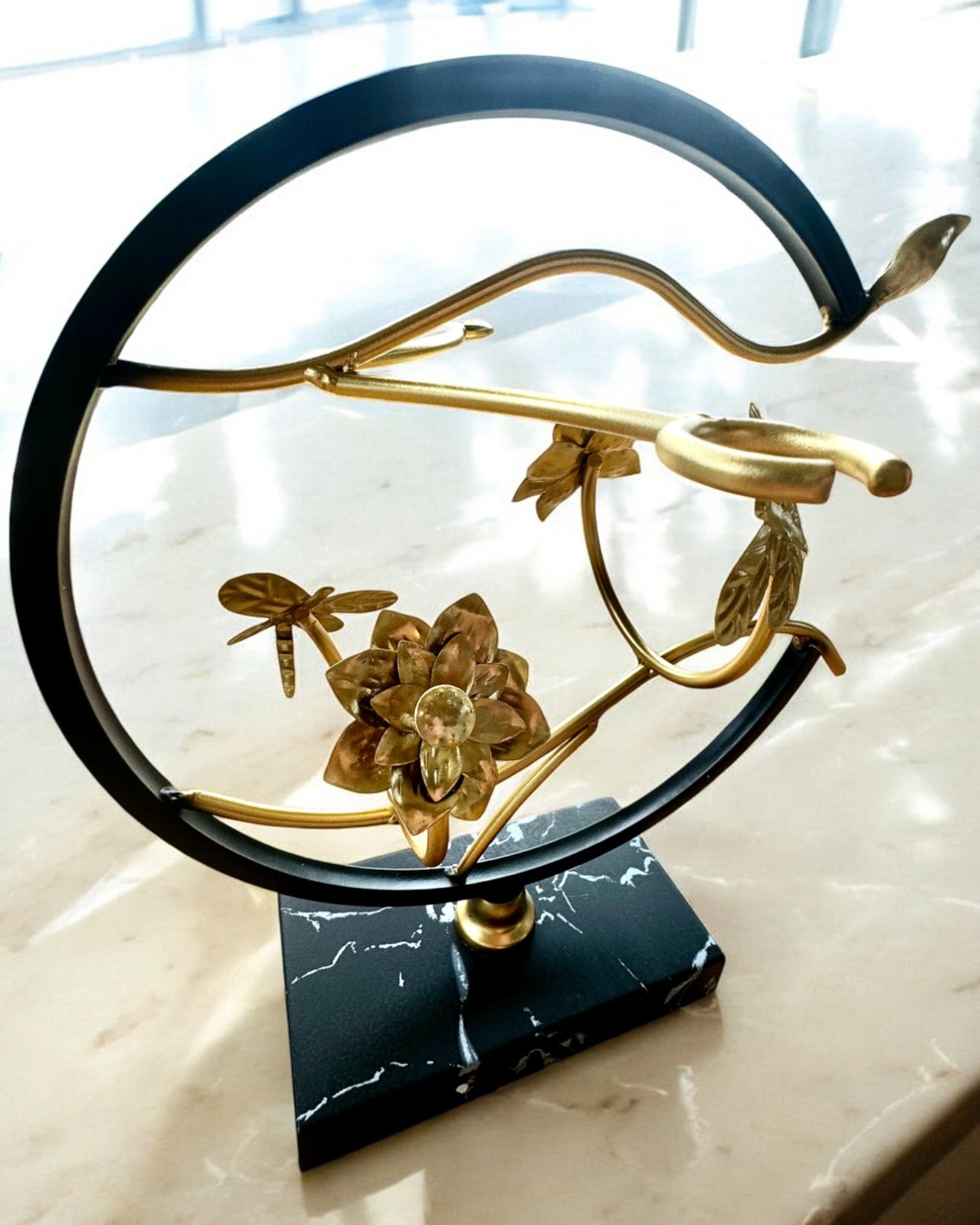 Стійка "Елегантна Комаха" - для пляшки вина та келихів, висота 33 см, можливість персоналізації гравіюванням на подарунок