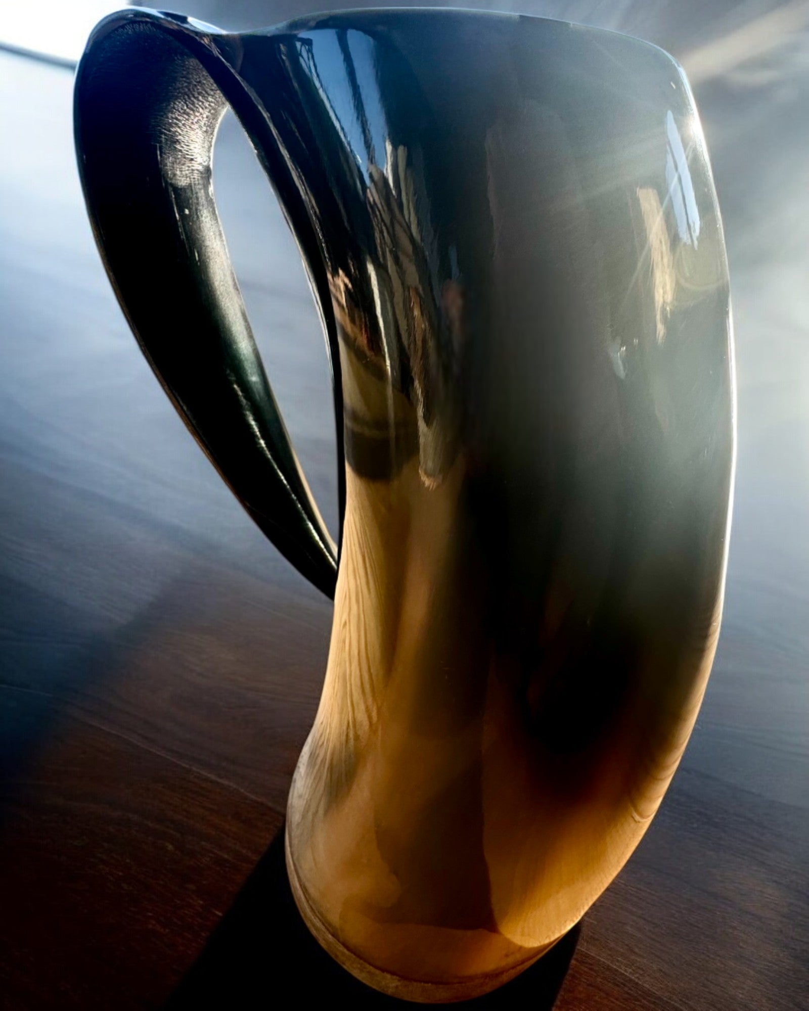 Compact, 350 ml, Masterpiece Carved Mug with Customizable Engraving - 2 Color Variants