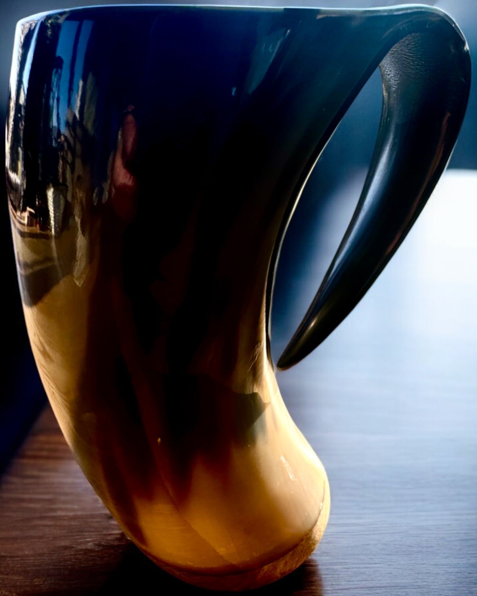 Compact, 350 ml, Masterpiece Carved Mug with Customizable Engraving - 2 Color Variants