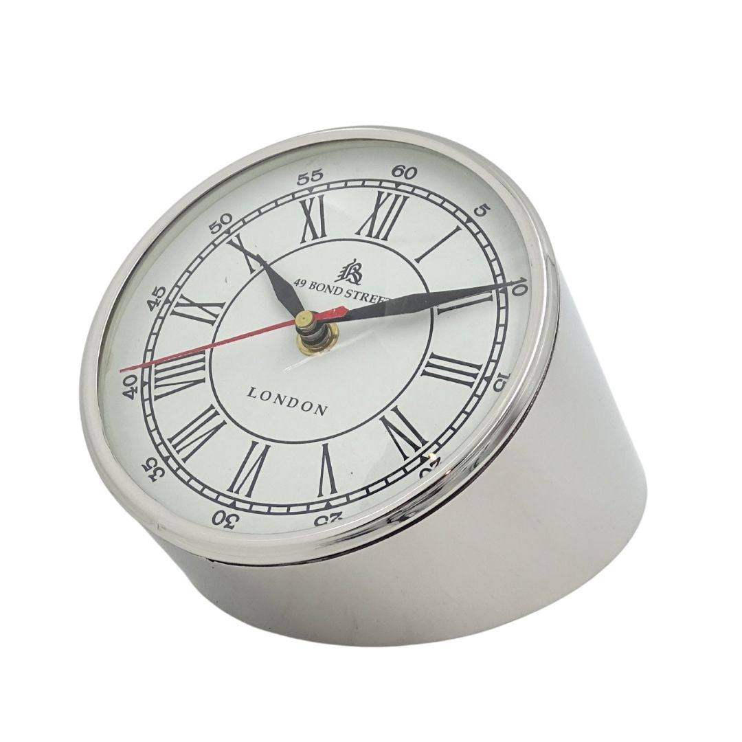 Zegar Metalowy na Biurko CLK-0212 z Grawerem - Personalizowany Prezent w Kolorze Srebrnym, Białym lub Czarnym, Wysokość 19 cm, Nowoczesny Styl z Rzymskimi i Arabskimi Cyframi