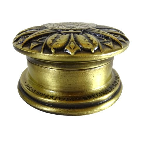 Compas solar renascentist din alamă, cu gravură - cadou vintage elegant, cu înălțimea de 4,5 cm și diametrul de 8,5 cm