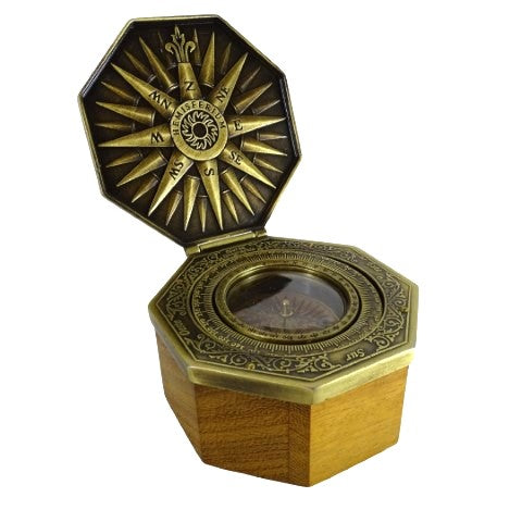 Busolă magnetică exclusivistă Cardan H43, din alamă și lemn, cu gravură personalizată
