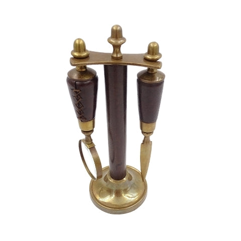 Set de birou cu lupă și cuțit pentru hârtie MIS-0742, cu posibilitate de personalizare prin gravură, finisaj elegant din piele, ideal pentru cadou, dimensiuni: 18 x 7.5 x 3.5 cm (lupă), 18 x 3.5 x 3.5 cm (cuțit)