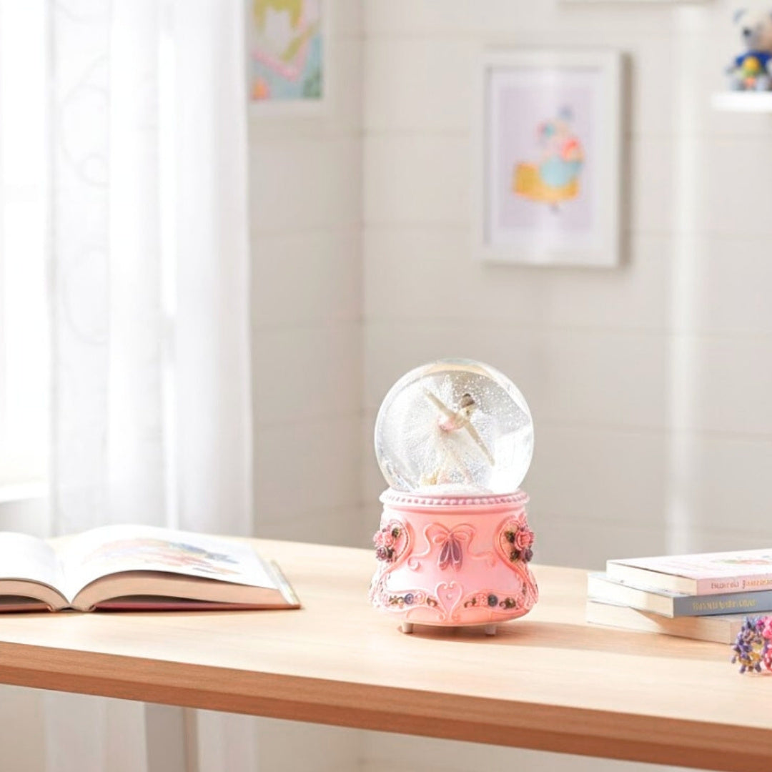 Tańcząca Baletnica w Szklanej Kuli 15cm z Personalizowanym Grawerem - Elegancka Pozytywka z Pastelową Podstawą i Melodią Jezioro Łabędzie