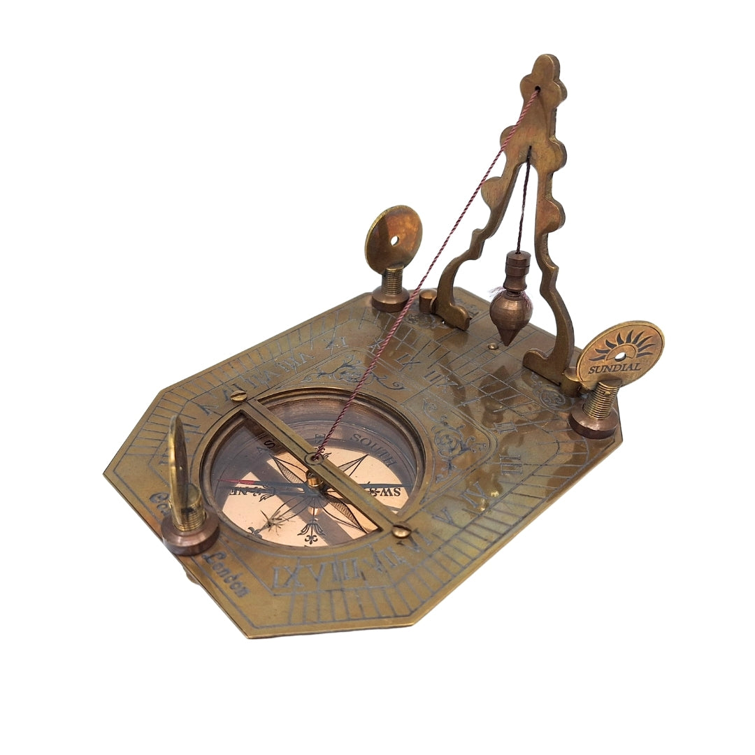 Busolă elegantă din alamă cu cadran solar în cutie din lemn - Cadou ideal pentru călători, stil retro, dimensiuni: 11.5 x 8.8 x 9.0 cm, material: alamă și lemn