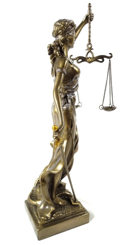 Figurka Temida 35 cm z możliwością personalizacji grawerem - elegancki prezent dla prawnika, sędziego lub radcy prawnego, wykonana z polyresinu w złotym kolorze z antycznym wykończeniem