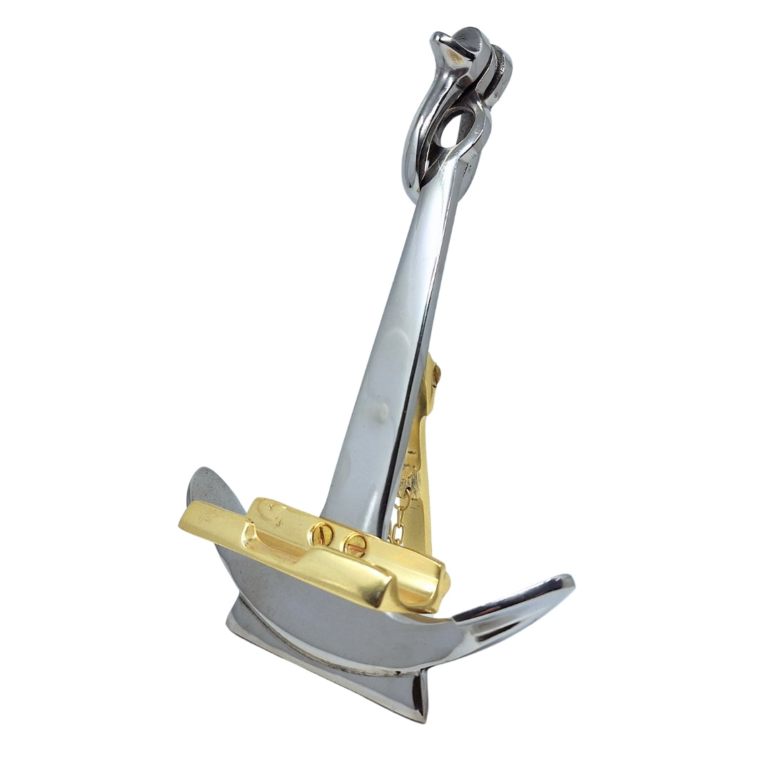 Stojak na smartfona Kotwica MT201 z metalowym wykończeniem, możliwość personalizacji grawerem, idealny prezent dla żeglarza, wysokość 25 cm, szerokość 16 cm