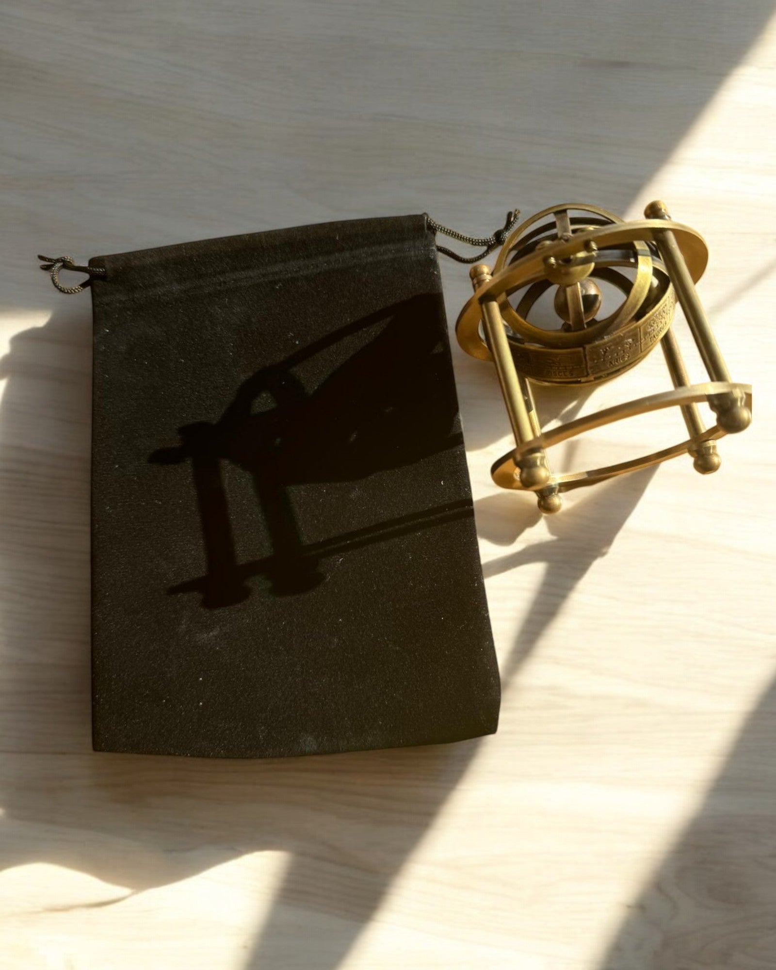 Ceas Astronomic „Armonia Cosmică” - posibilitate de personalizare cu gravură