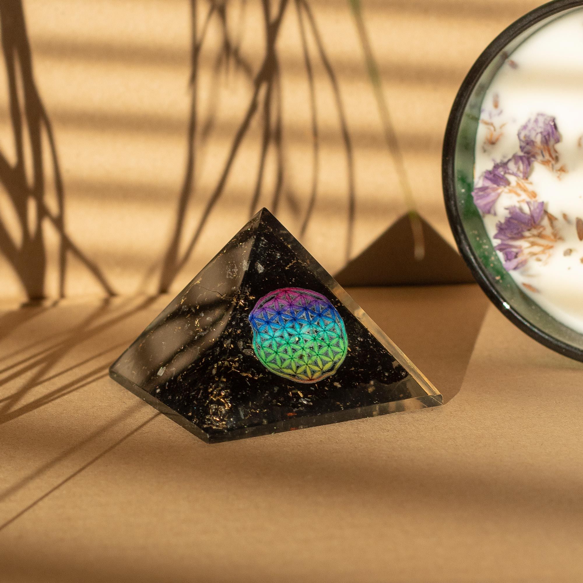 Orgonitová pyramida z černého turmalínu 5,5x4,5 cm s květem života
