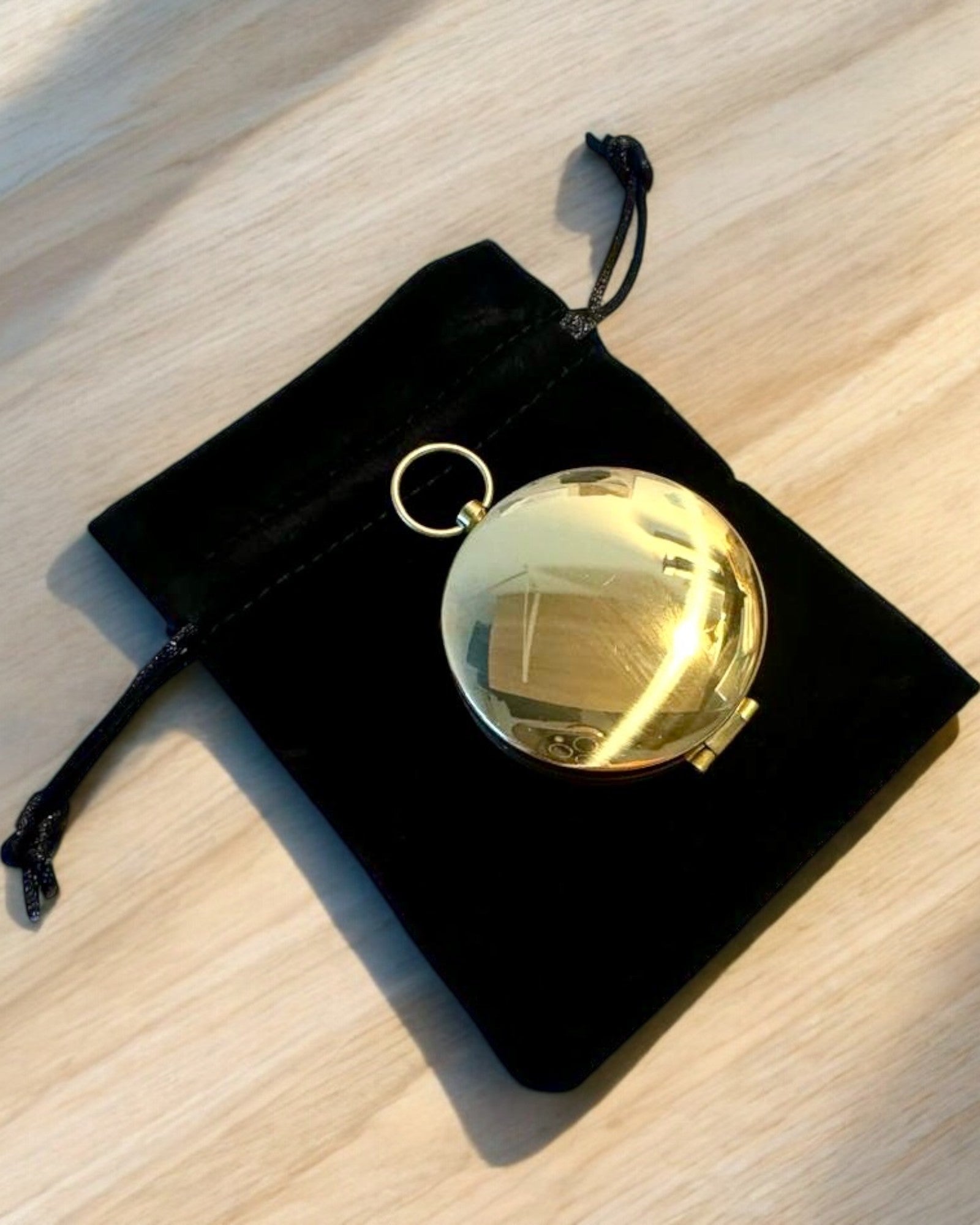 Vodotěsný Mosazný Kompas se Svítícím Efektem - Nezbytnost pro Pěší Turistiku a Kempování, personalizace gravírováním