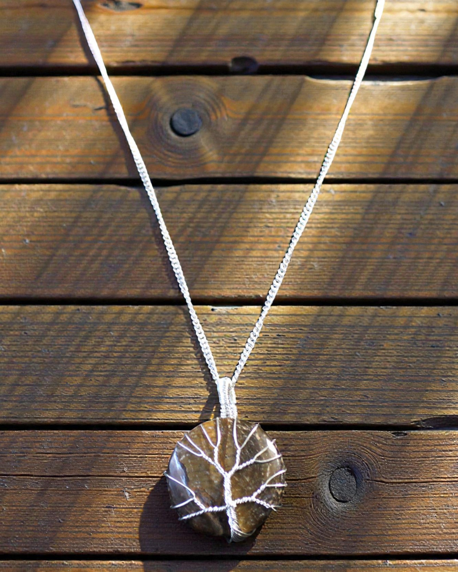 Drzewo Odwagi – Ręcznie Wykonywany Naszyjnik z Tygrysim Okiem i Drzewem Życia