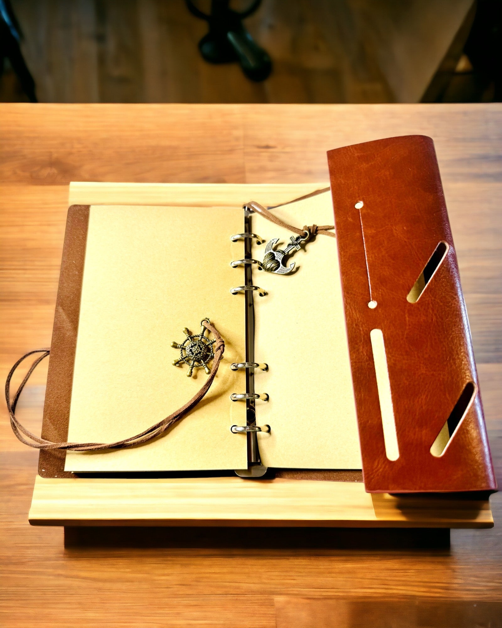 Notatnik Nautic Vintage A6 sau A7 - cu Motiv de Busolă și File cu Rulmenți - Disponibil în diferite Variante de Culoare, posibilitate de gravare