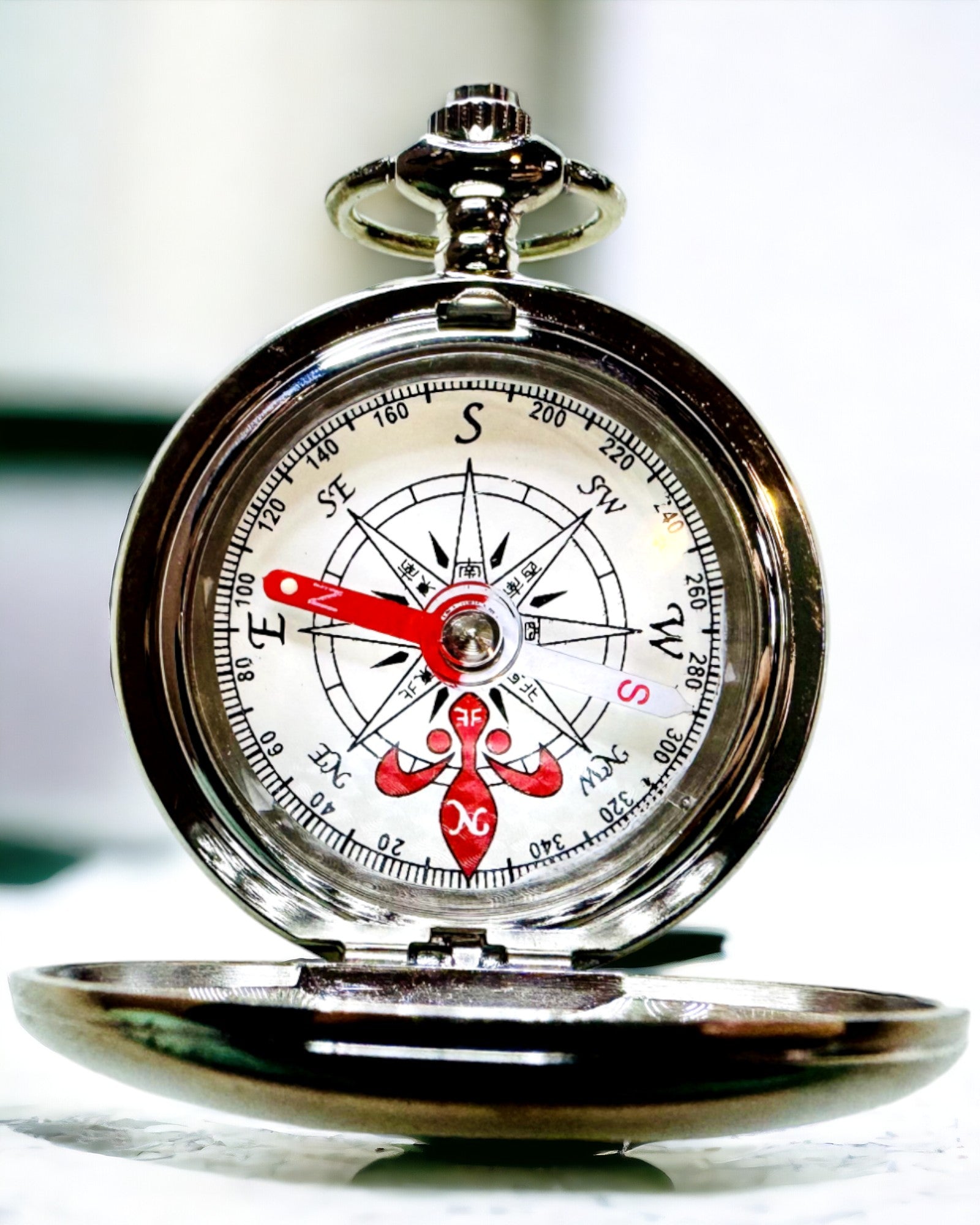 Mini Kompas Odkrywca, Przenośny i Elegancki, Idealny do Plecaków i Outdooru