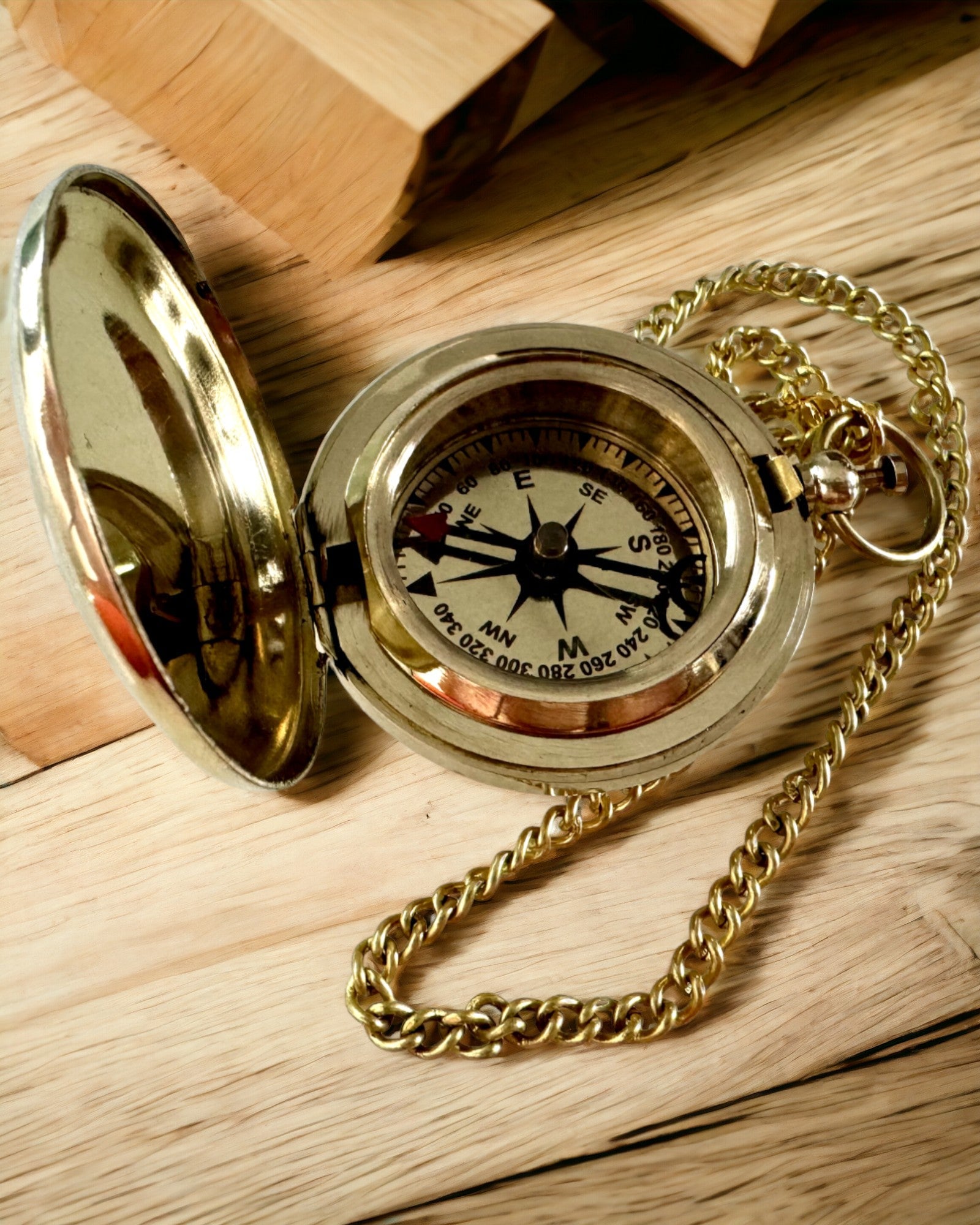 Zlaté barvy Kompas Dobrodružství – Elegantní Navigátor Objevů