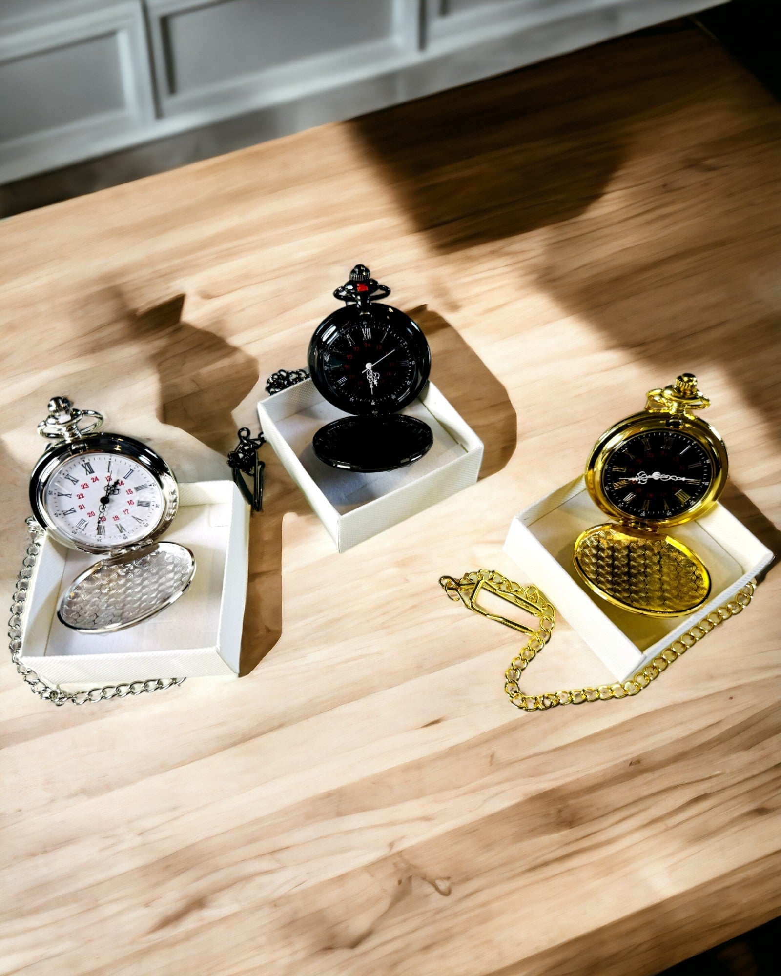 Чорний кишеньковий годинник "Elegancja Czasu" з опцією персоналізації