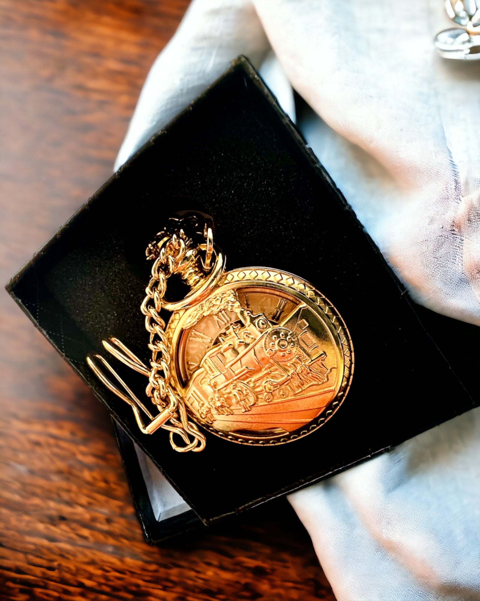 Карманний годинник "Імперський Поїзд", можливість персоналізації гравіюванням, золотий колір