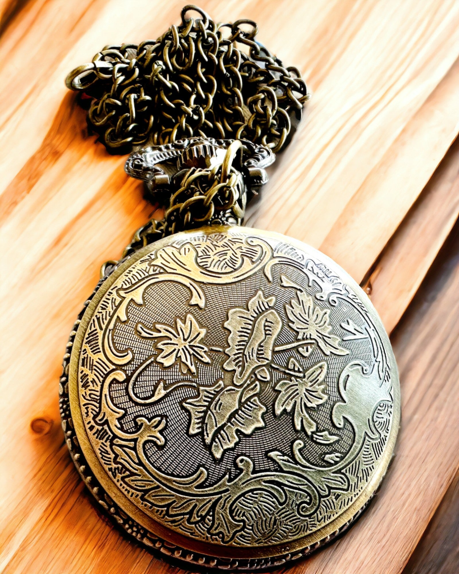 Ceas de buzunar „Motociclistul Elegant” – Gravură