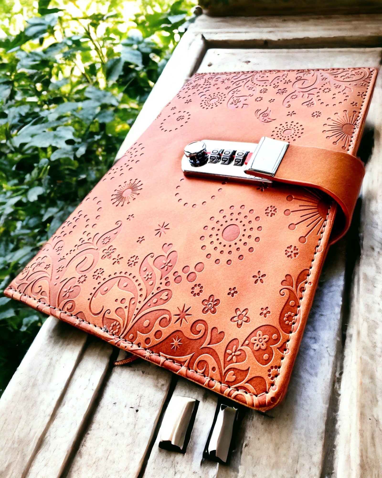 Exkluzivní zápisník, PU kůže, A5 s číselným zámkem - "Secret Journal", personalizace gravírováním
