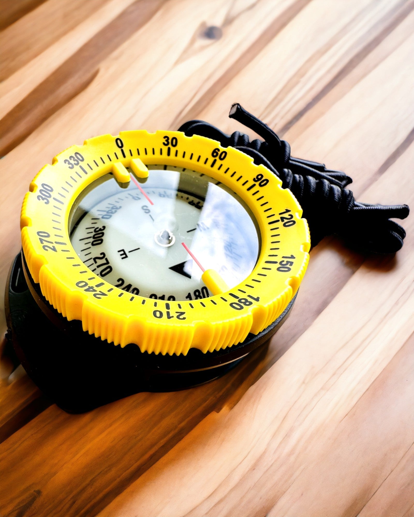 Compas de scufundare AquaGuide - compas rezistent la apă cu funcție de luminescență și curea flexibilă, posibilitate de personalizare