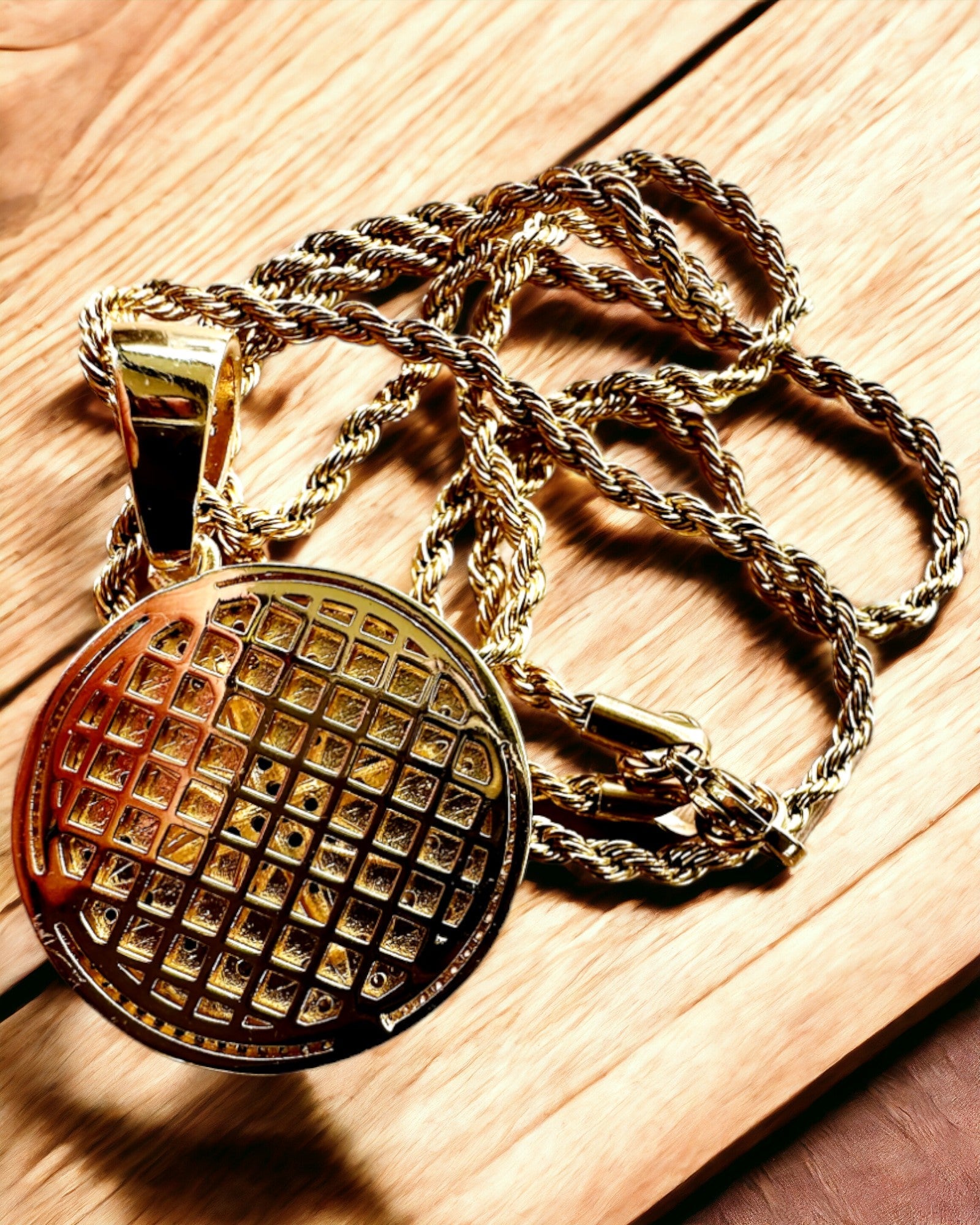 Náhrdelník s přívěskem kompasu ve stylu glamour s kubickými zirkony pro ženy a muže - zlatá barva, gravírování