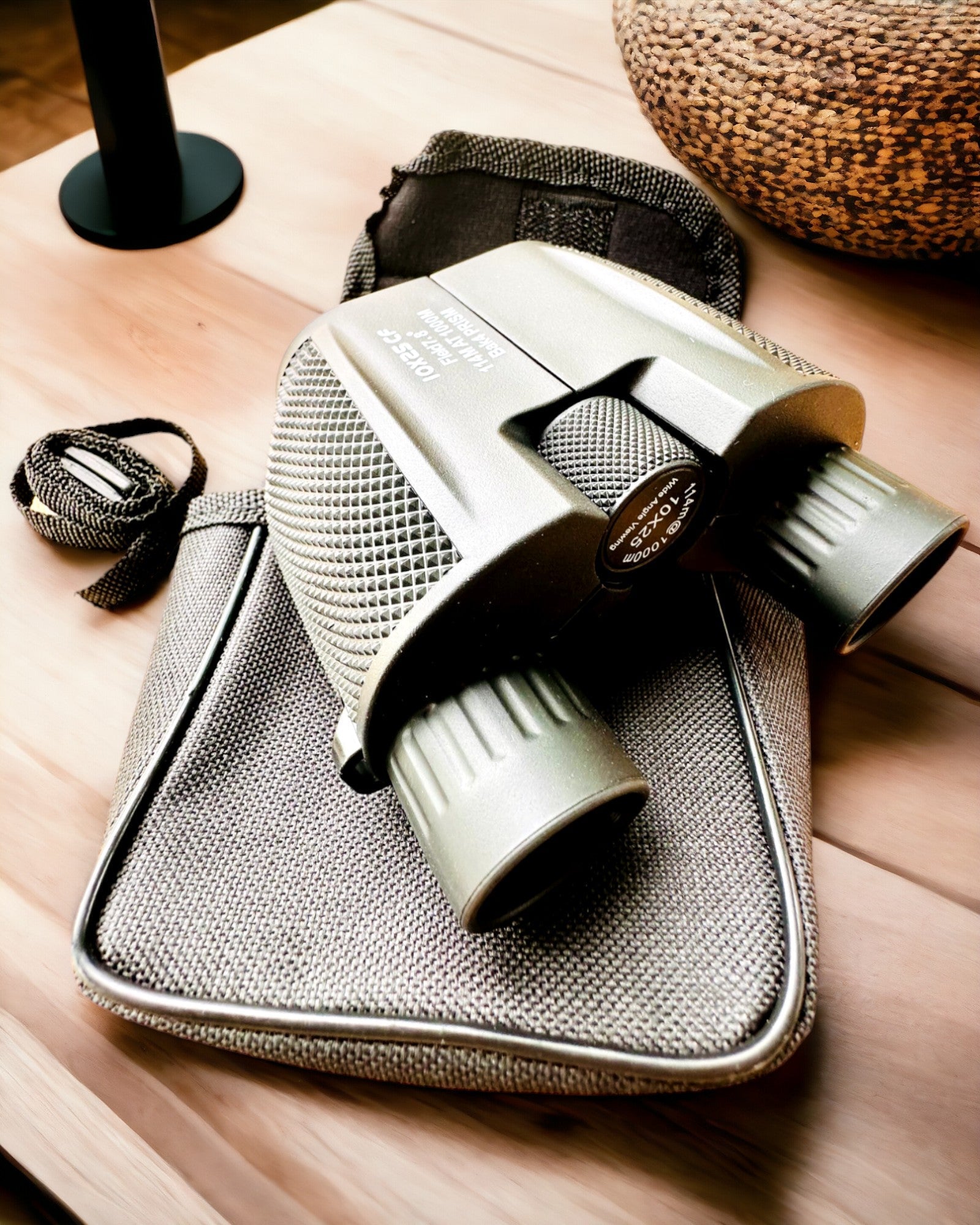 Binoclu CampMaster 10x25, posibilitate de personalizare cu gravură