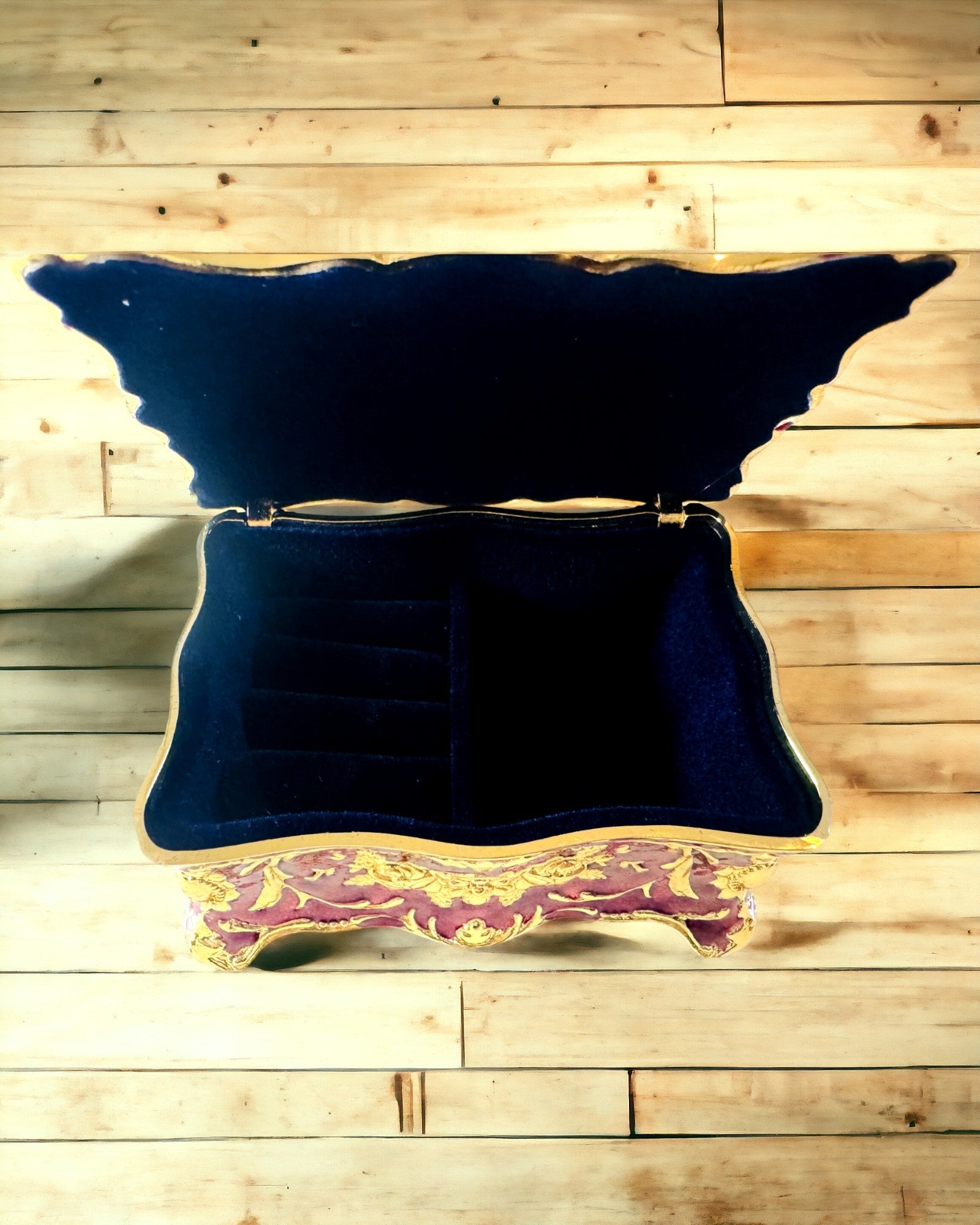 Šperkovnice, Organizér na Šperky ve Vintage Stylu – Kovová Skříňka s Ozdobnými Prvky