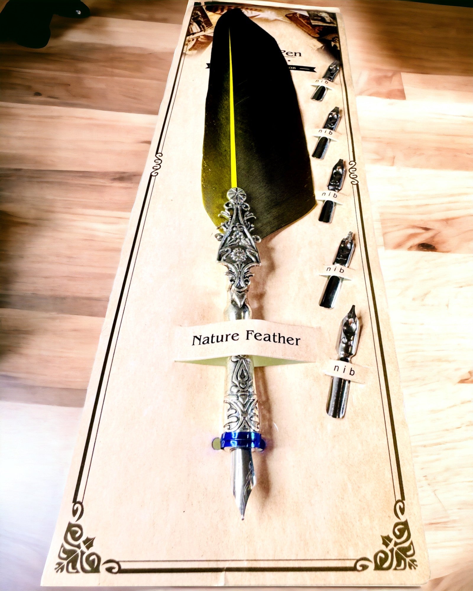 Вінтажне перо для каліграфії з натуральним гусячим пером – ідеальний подарунок на День матері або вчителя. Гравірування