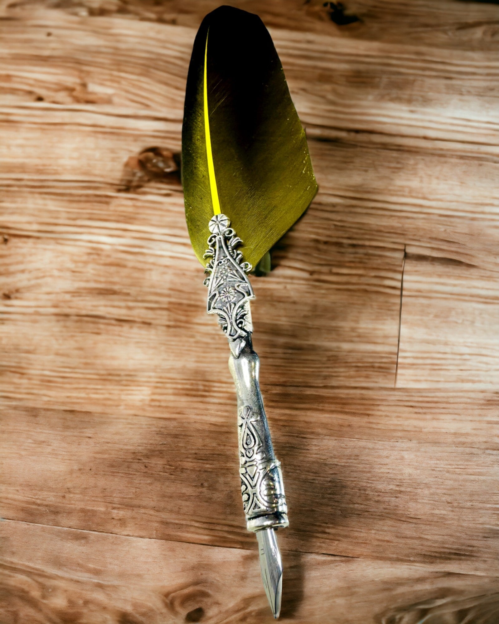 Pióro do Kaligrafii Vintage z Naturalnym Gęsim Piórem – Idealny Prezent na Dzień Matki lub Nauczyciela. Grawer