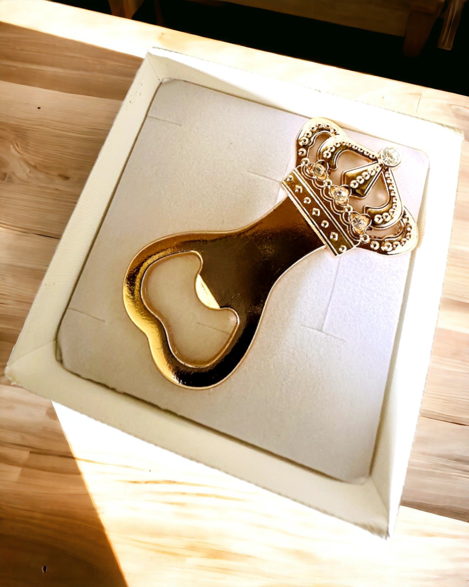 Відкривачка для пляшок Корона Короля - колір золотий, можливість персоналізації гравіюванням