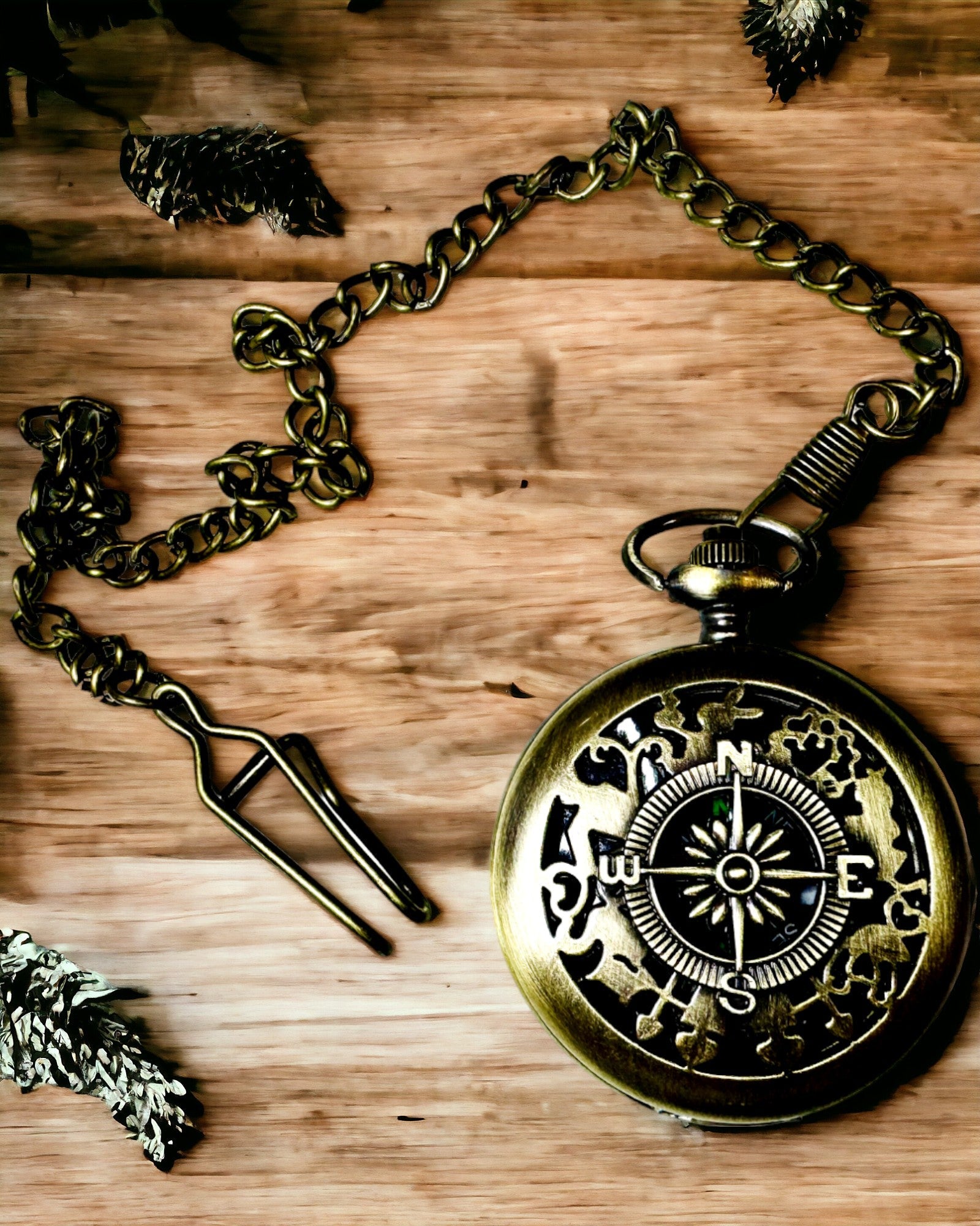 Antický bronzovo-zlatý kapesní kompas s krajkovým vzorem – Perfektní pro průzkumníky a milovníky retro. Personalizace gravírováním