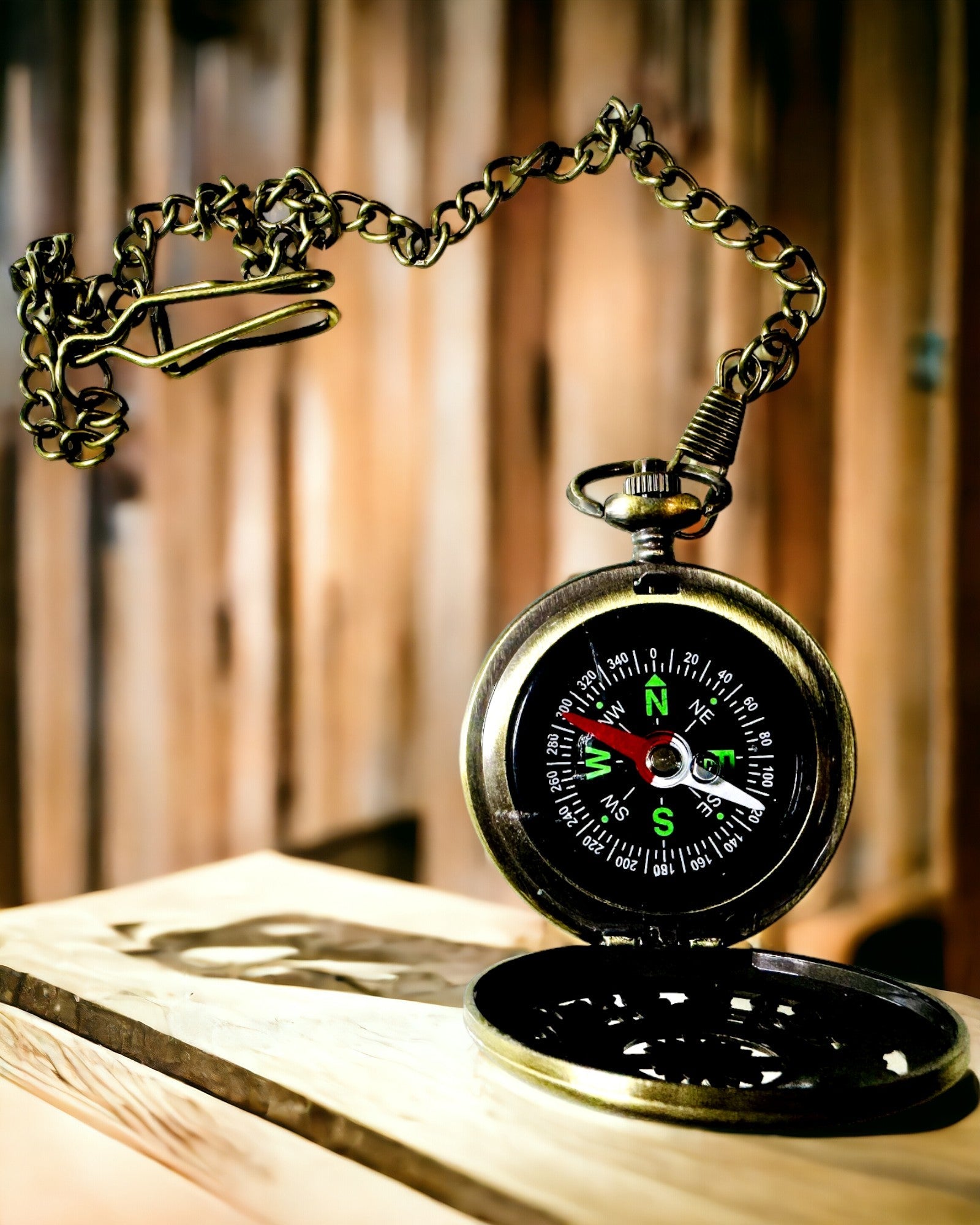 Antický bronzovo-zlatý kapesní kompas s krajkovým vzorem – Perfektní pro průzkumníky a milovníky retro. Personalizace gravírováním