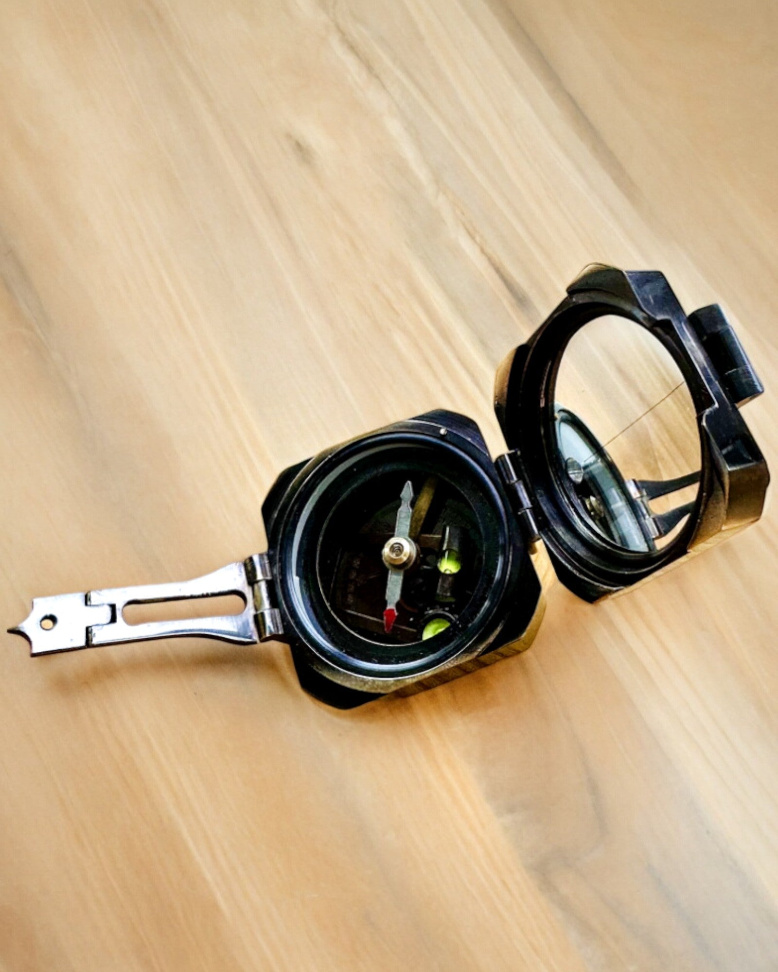 Solidní, prémiový kapitánský kompas „Navigator” - s možností personalizace gravírováním