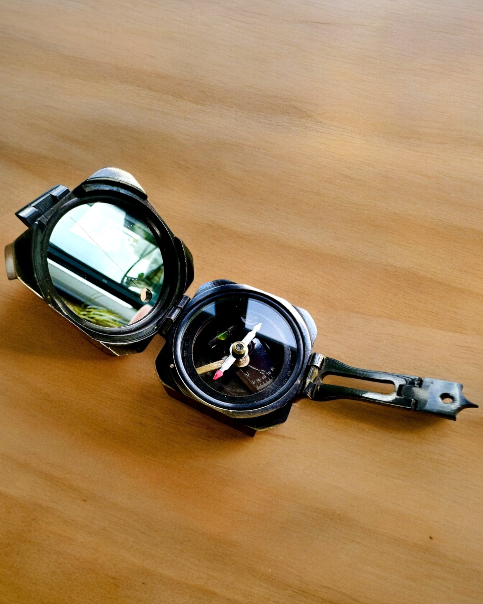 Solidní, prémiový kapitánský kompas „Navigator” - s možností personalizace gravírováním