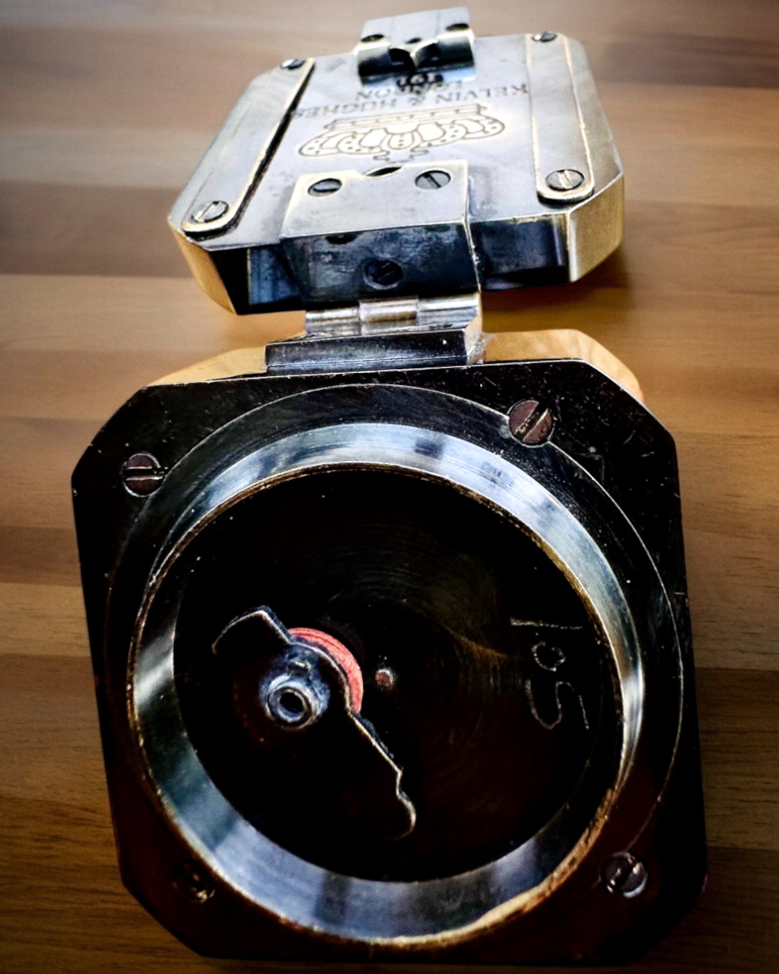 Solidní, prémiový kapitánský kompas „Navigator” - s možností personalizace gravírováním