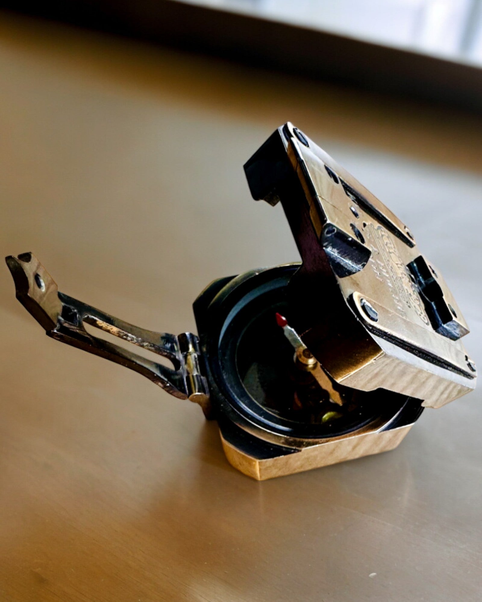 Solidní, prémiový kapitánský kompas „Navigator” - s možností personalizace gravírováním