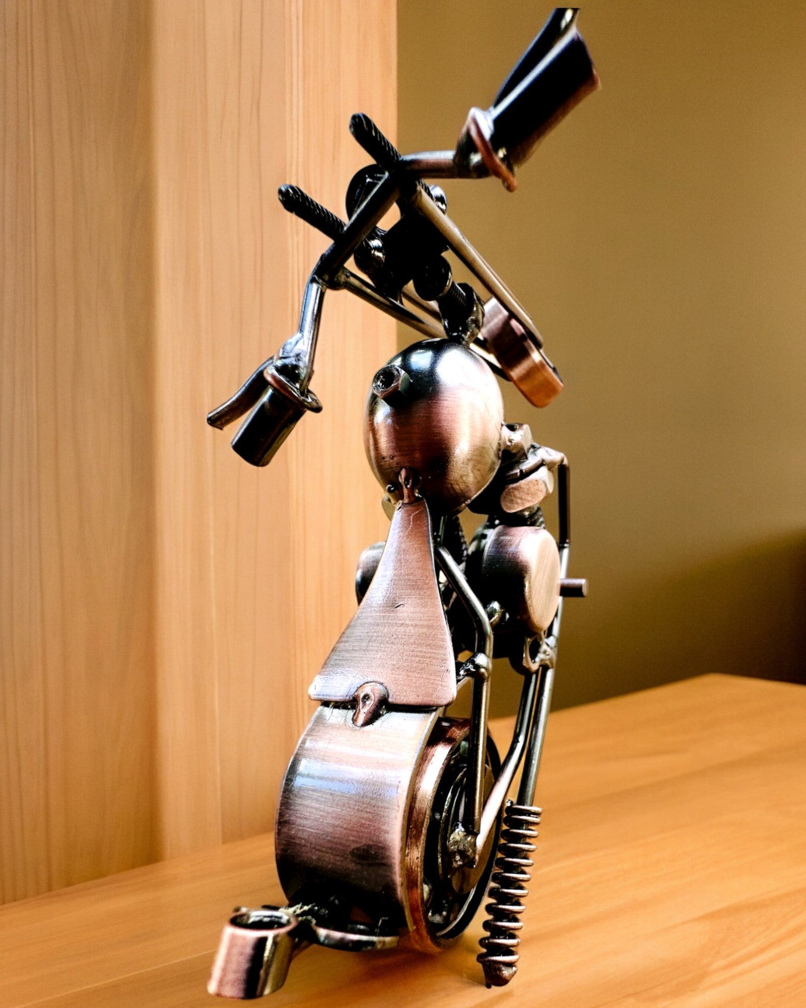 Ručně Vyrobený Kovový Model Motocyklu „Chopper“ – Personalizace a Gravírování jako Dárek