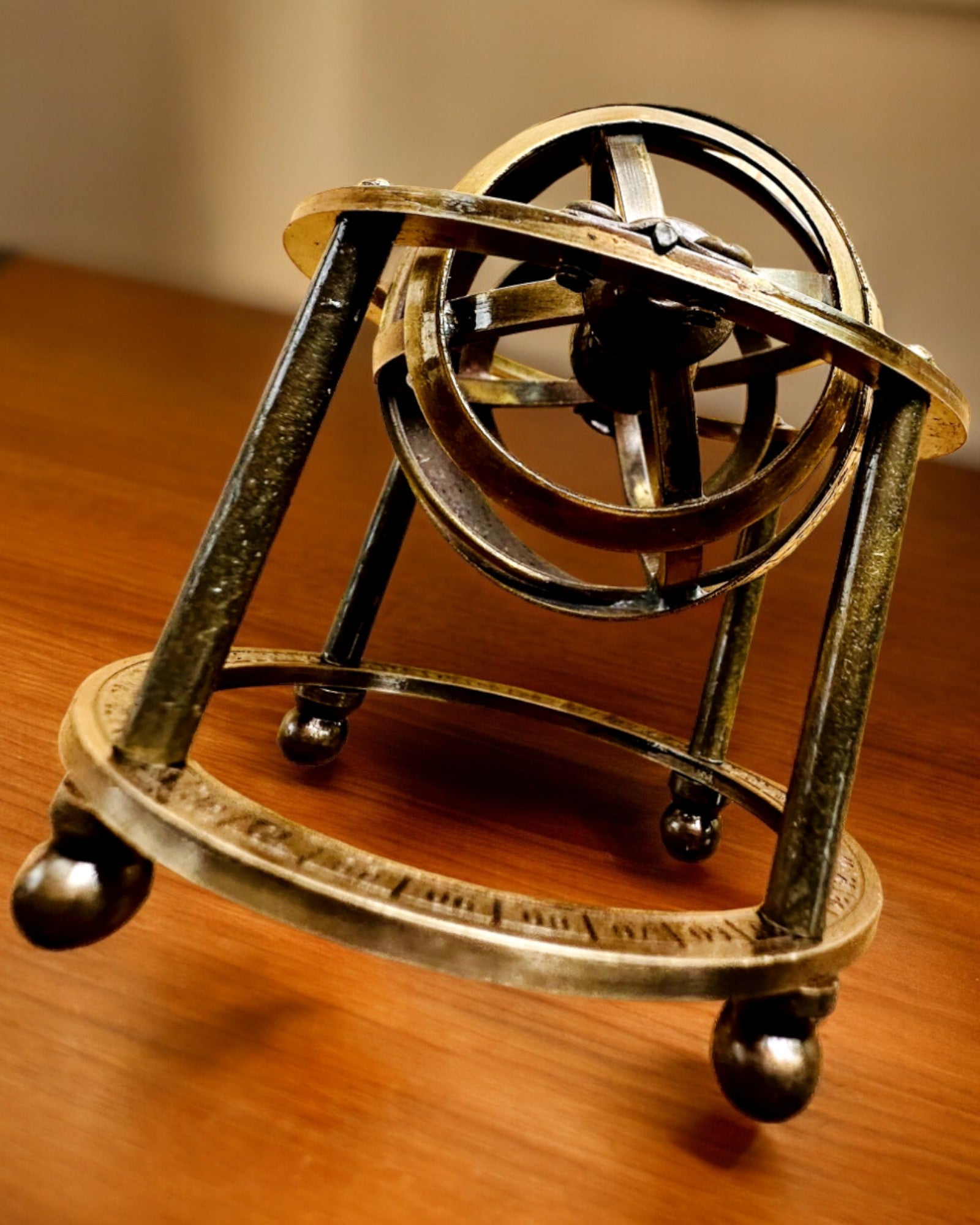 Ceas Astronomic „Armonia Cosmică” - posibilitate de personalizare cu gravură