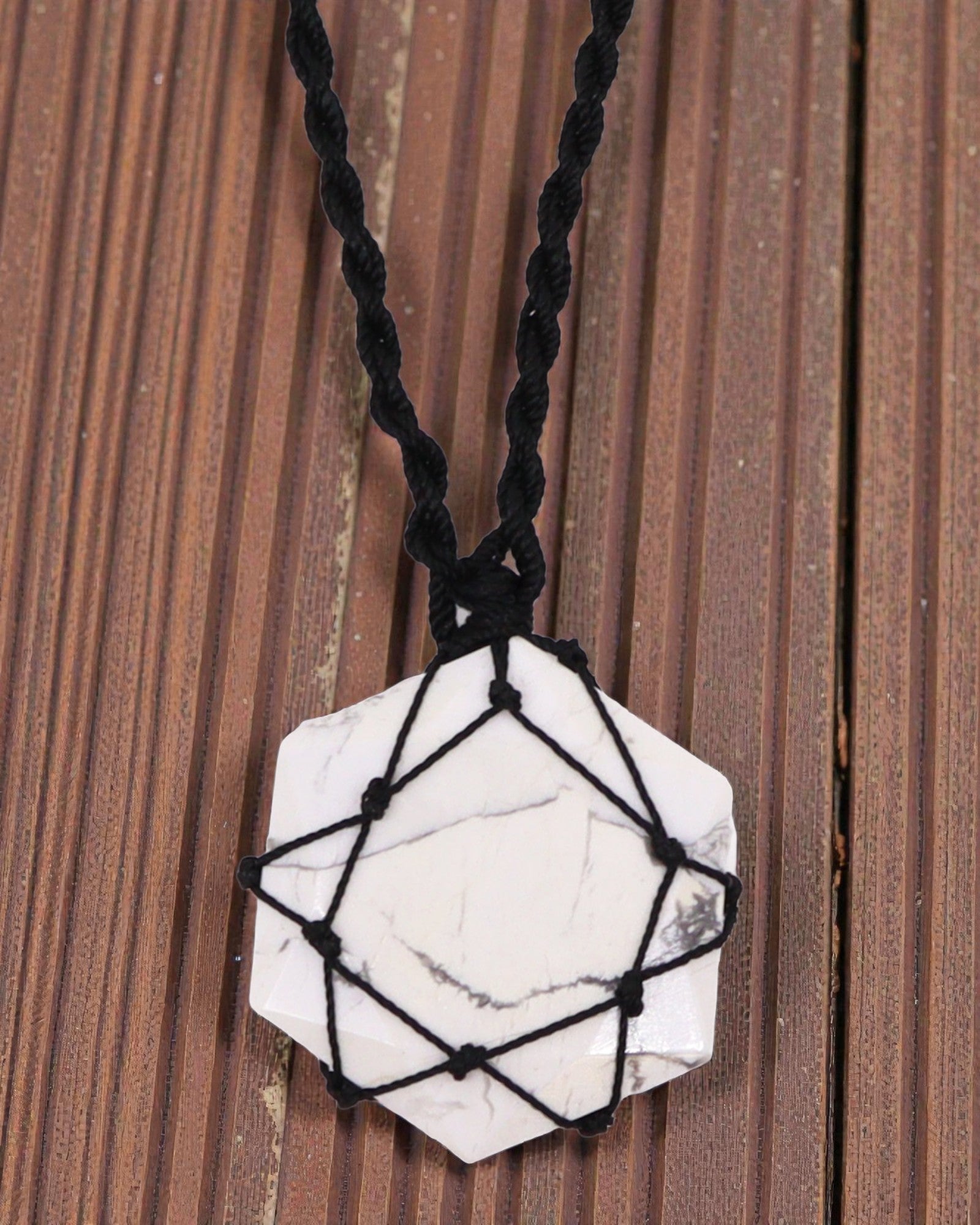 White Balance – Macramé Necklace with White Howlite