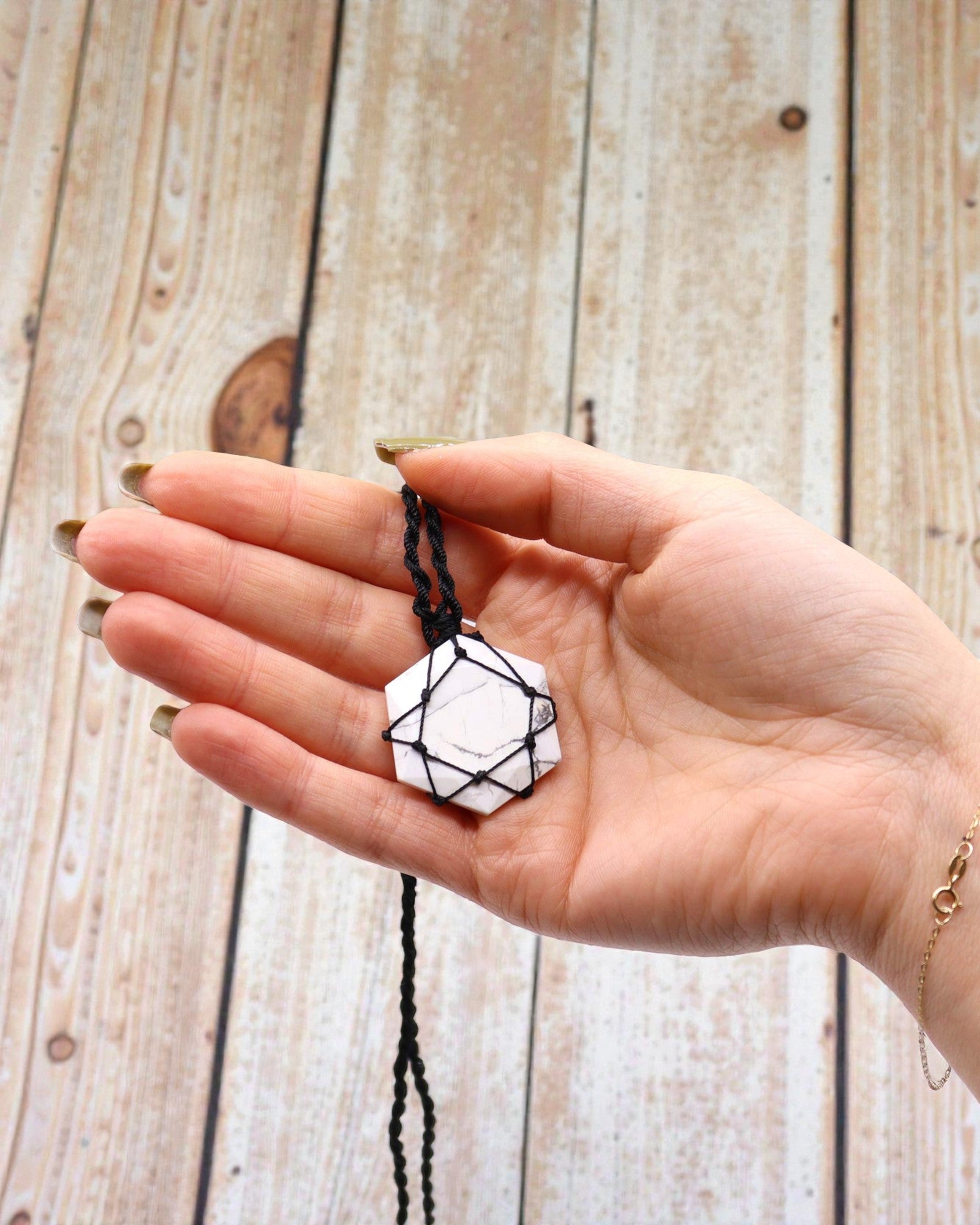 White Balance – Macramé Necklace with White Howlite